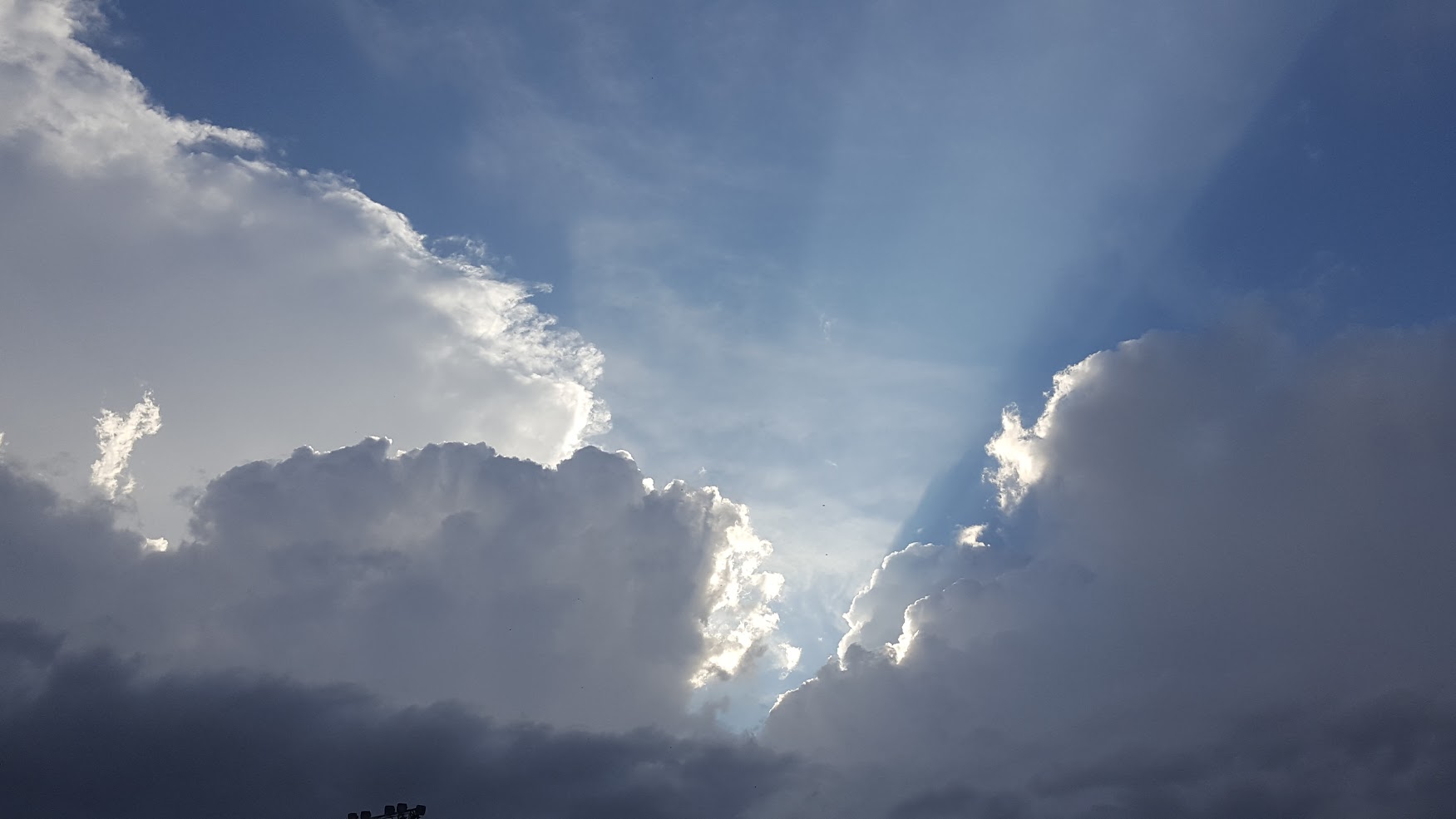 Cielo y nubes