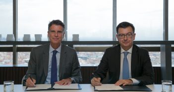 800 millones de Banco Sabadell y BEI para las pymes El consejero delegado de Banco Sabadell, Jaime Guardiola, y el vicepresidente del BEI, Román Escolano, tras la firma del convenio