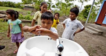 Lavarse las manos con jabón puede salvar un millón de vidas al año