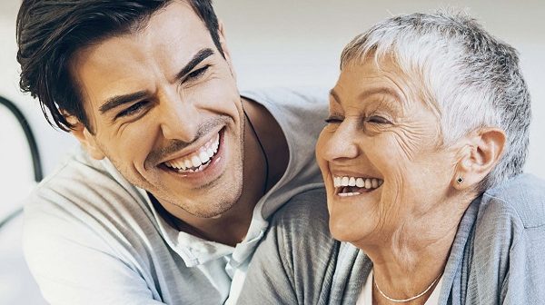 Envejecer no es una enfermedad, es un proceso natural que conlleva la aparición de cambios lógicos