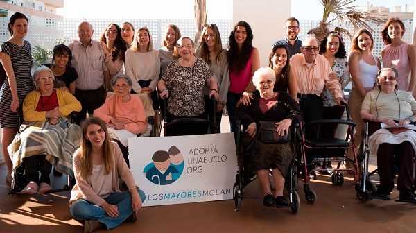 Serunion pone en marcha el programa intergeneracional de Adopta un Abuelo