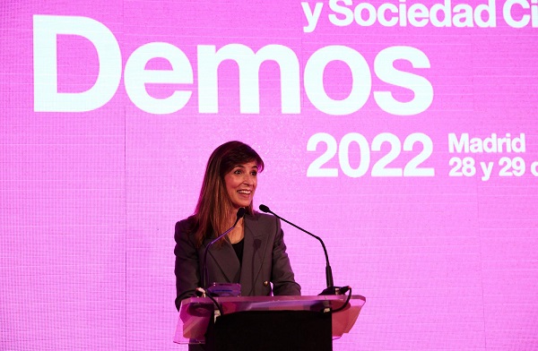 "Estoy viva gracias a la investigación". Diego Megía y Lola Manterola, premiados por su filantropía por AEF