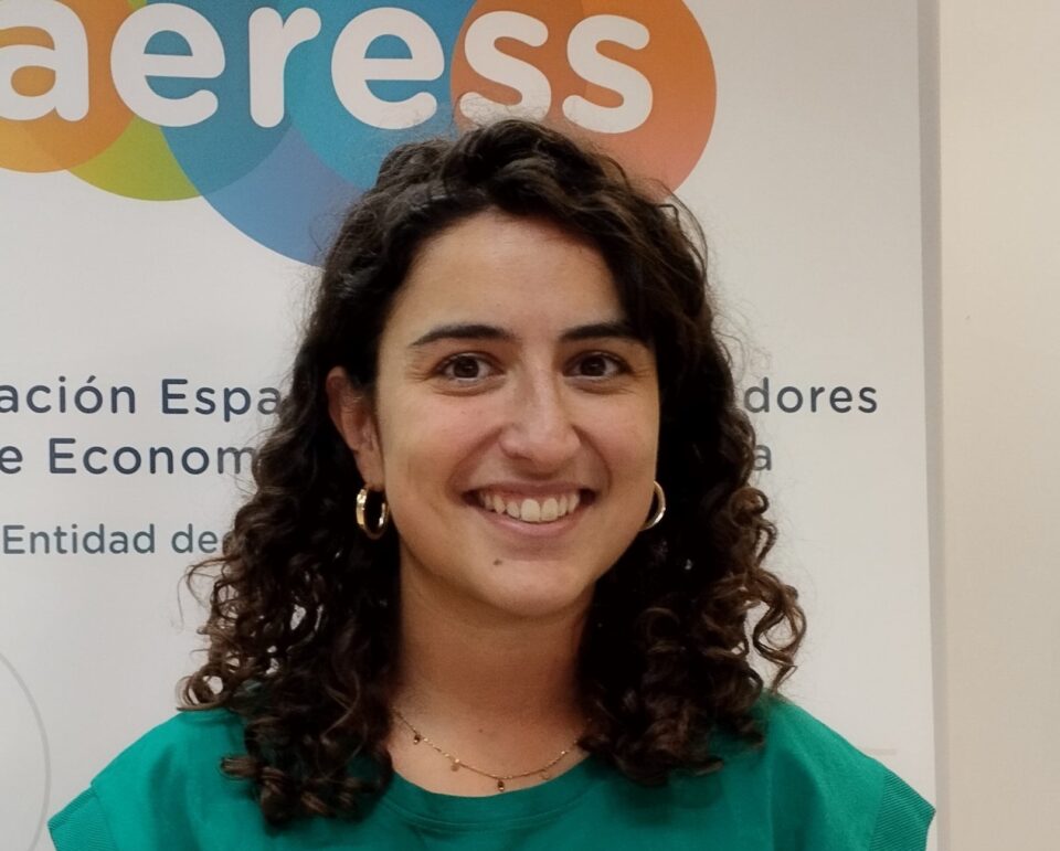Carmen Aja es directora de AERESS y licenciada en derecho y ciencias políticas. Cuenta con una amplia experiencia en resolución de conflictos, estudios de género y derecho colaborativo.