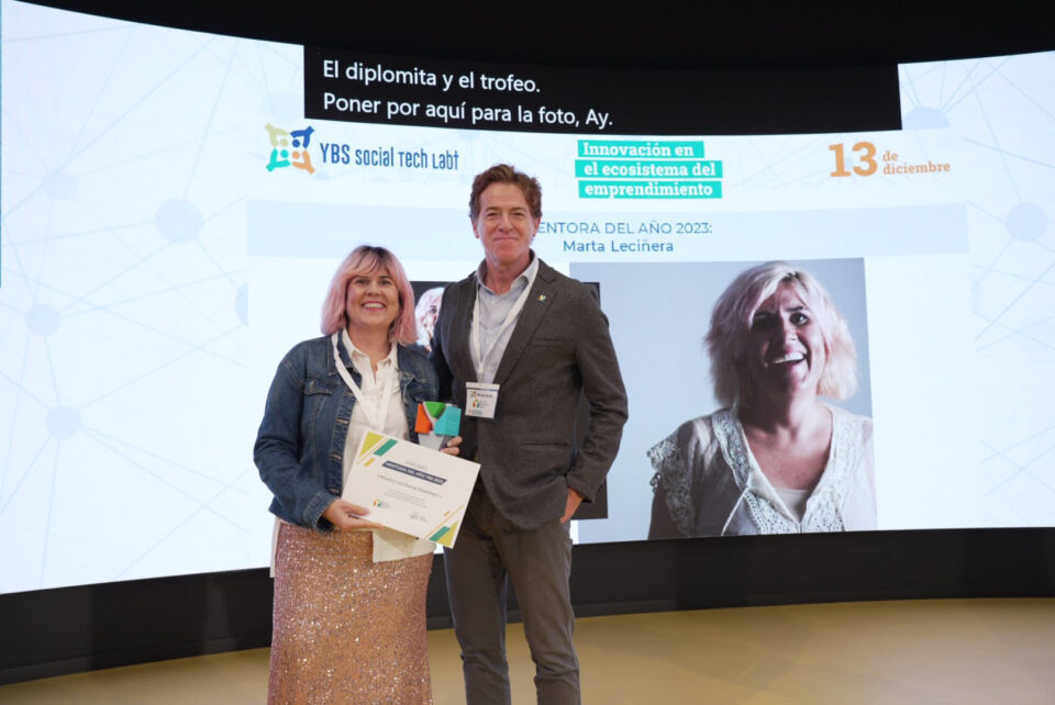 Marta Leciñena ha sido galardonada Mentora del Año YBS 2023 por su compromiso altruista con los emprendedores.