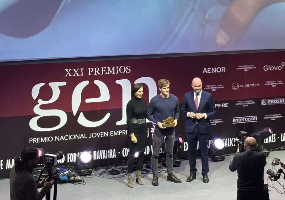 Antonio Espinosa de los Monteros, Premio Nacional Joven Empresario