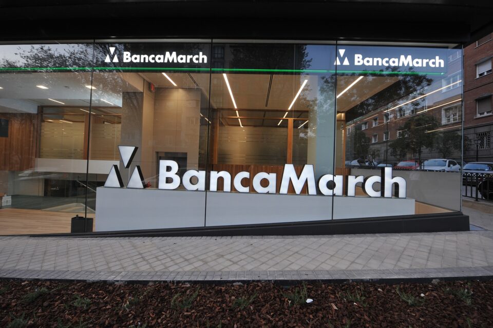 Exteriores ofi. Juan Bravo_Banca March