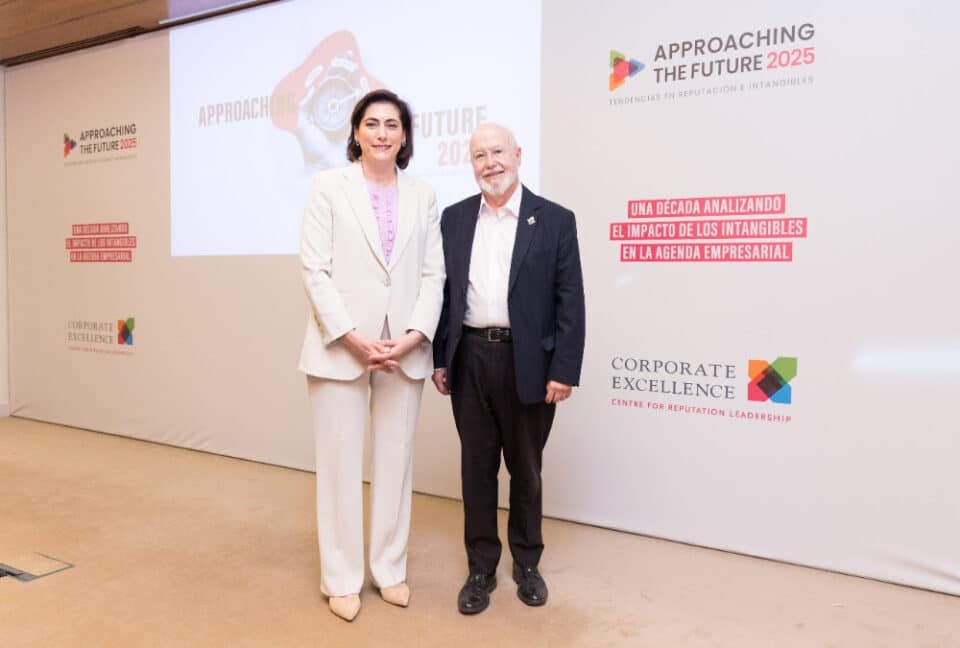 María Luisa Martínez Gistau (presidenta Corporate Excellence y directora de Comunicación y Relaciones Institucionales de CaixaBank) y Ángel Alloza (Corporate Excellence).