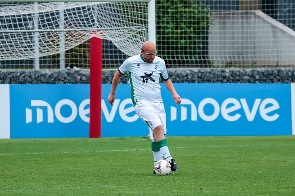 ugador del Huesca en un partido de LALIGA GENUINE