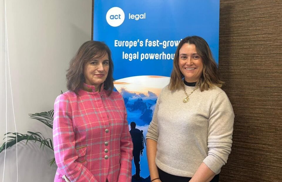 Isabel Maestre y Cristina Santiago